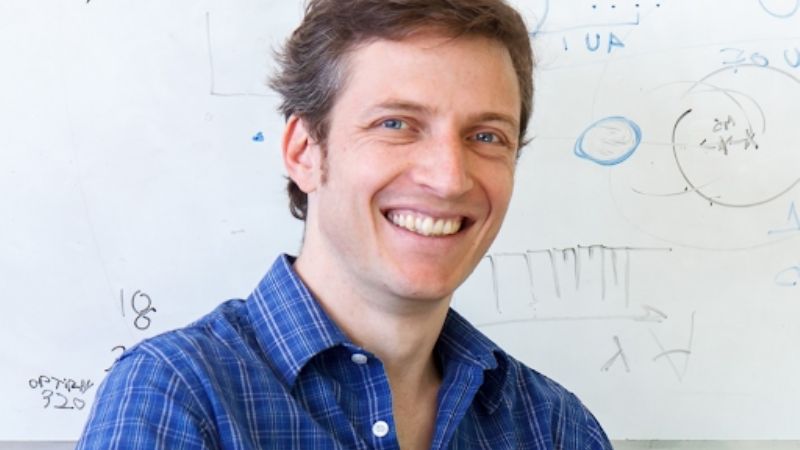 Descubren un sistema de dos exoplanetas que interactúan entre sí