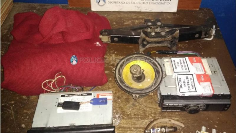 Persiguieron a un joven que abandonó varios elementos robados