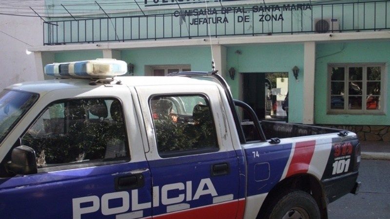 Se equivocó de casa y entró al baño de su vecino