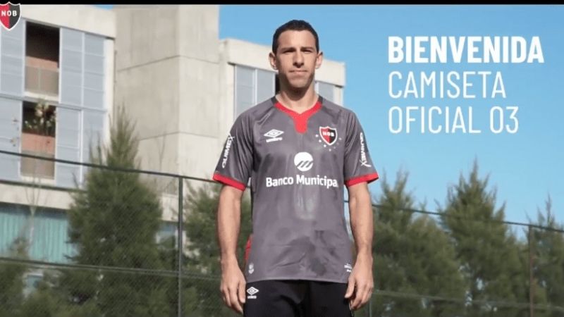 Newell's presentó la camiseta oficial número tres