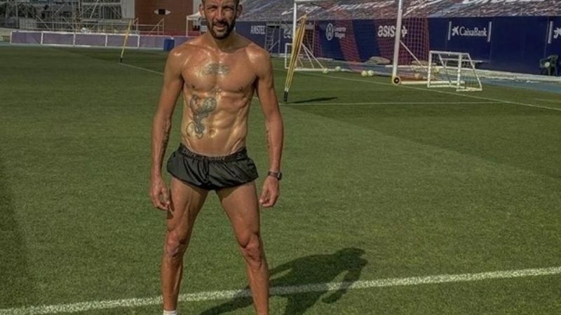 El chileno Isla se acerca a Boca por pedido de Riquelme