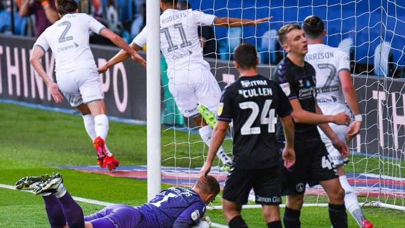 Leeds golea y envía al descenso a su rival en el cierre de temporada