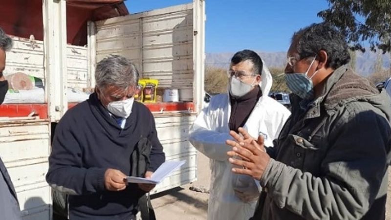 Alumbrera entregó semillas de avena, cebada, alfalfa, hortalizas e insumos para ganadería