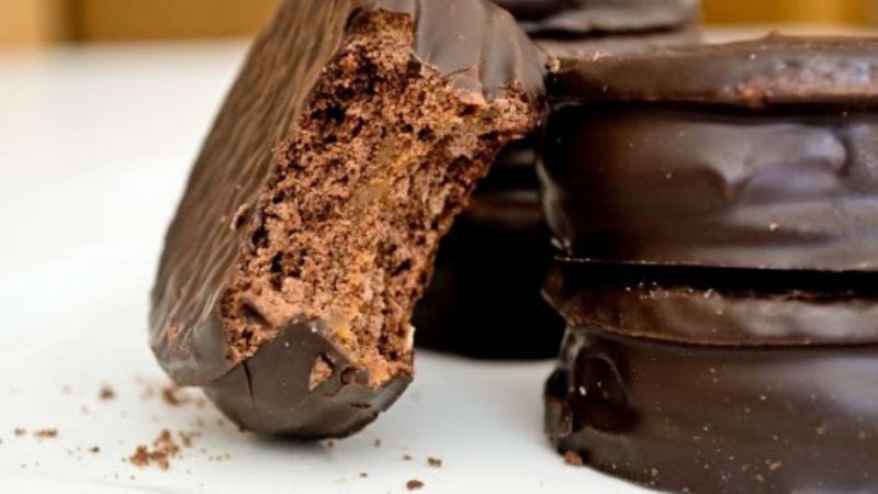 Prohíben la comercialización de una marca de alfajor y unos brackets