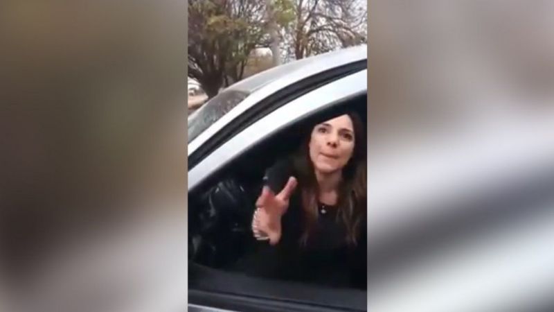 Mujer manejaba borracha, sin barbijo y decía ser sobrina del gobernador