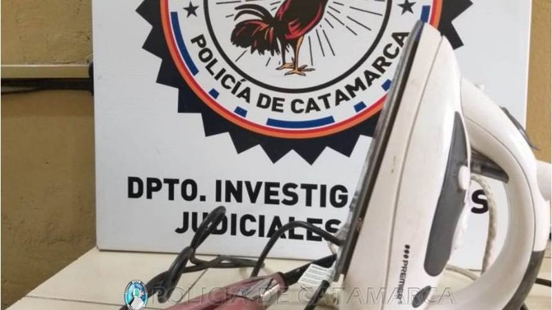 Encuentran en un baldío, una planchita de pelo y una plancha