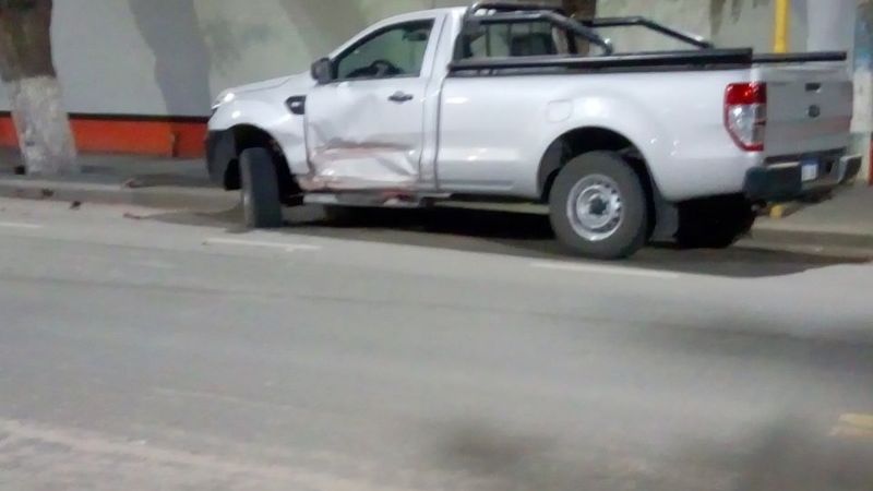 Choque de autos frente a la Plaza El Aborigen