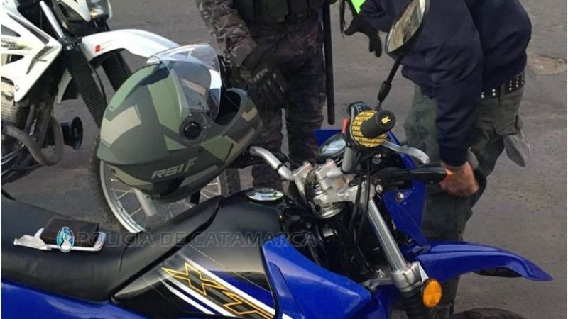 Secuestran vehículos a conductores infractores y detienen a joven buscado