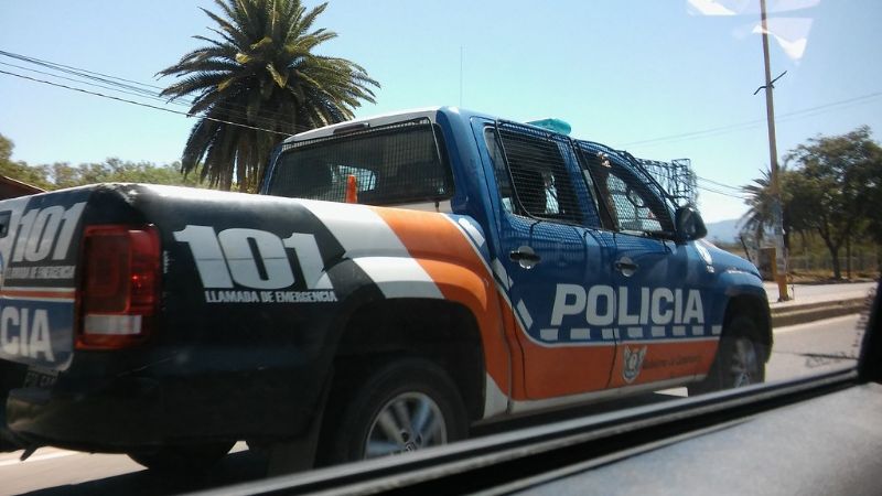 Detienen a un sujeto que le mostró los genitales a una menor