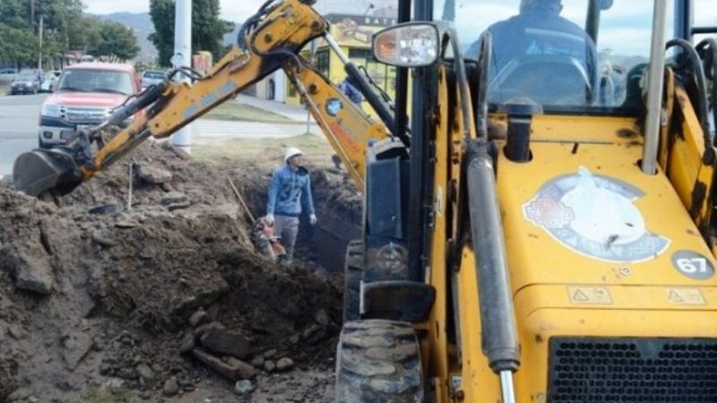 Por reparación de caños, no hay agua potable en varios barrios