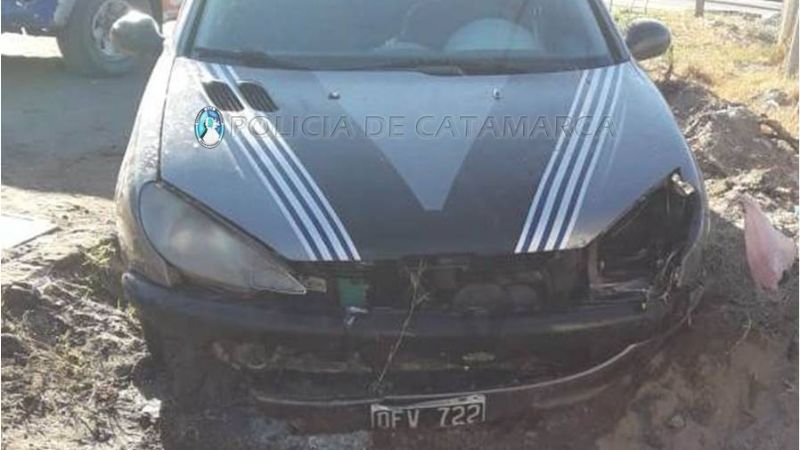 Conductor alcoholizado perdió el control y chocó contra el cordón