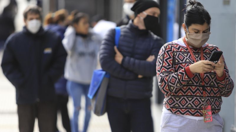 Dos de cada diez argentinos cobraron el Ingreso Familiar de Emergencia
