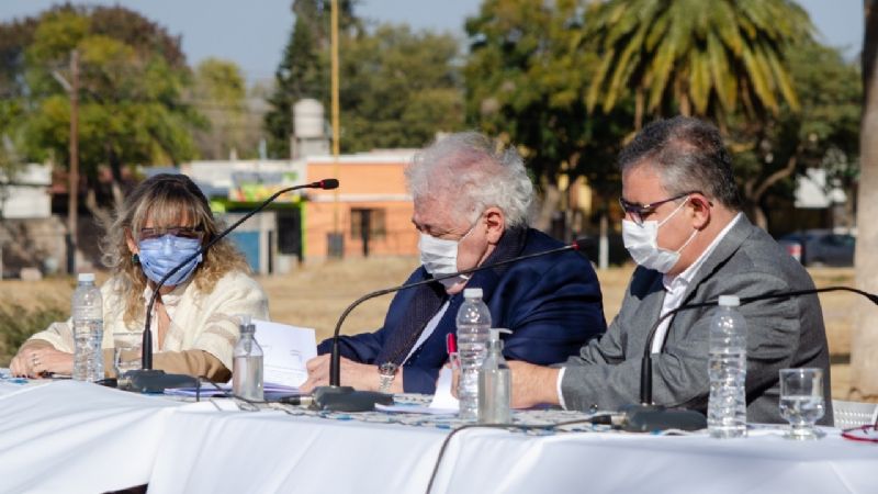 Raúl firmó convenios con los Ministerios de Salud y del Interior de la Nación