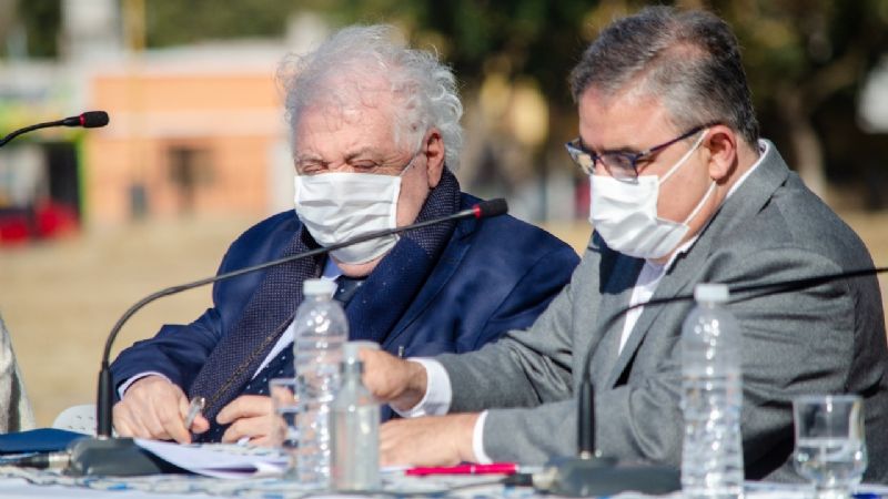 Raúl firmó convenios con los Ministerios de Salud y del Interior de la Nación