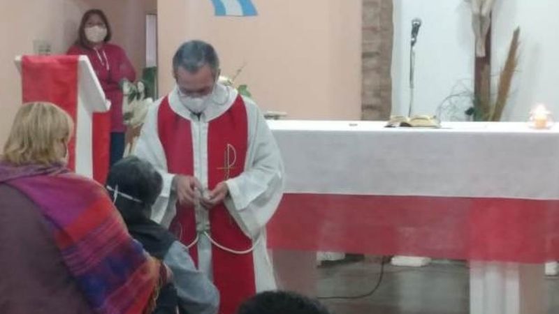 Entregan imagen de San Pantaleón para su entronización en el Hospital Malbrán