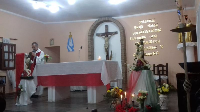 Entregan imagen de San Pantaleón para su entronización en el Hospital Malbrán