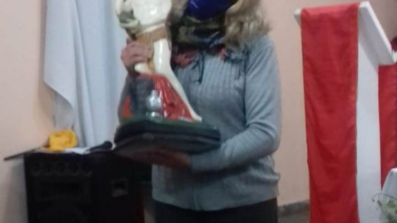 Entregan imagen de San Pantaleón para su entronización en el Hospital Malbrán