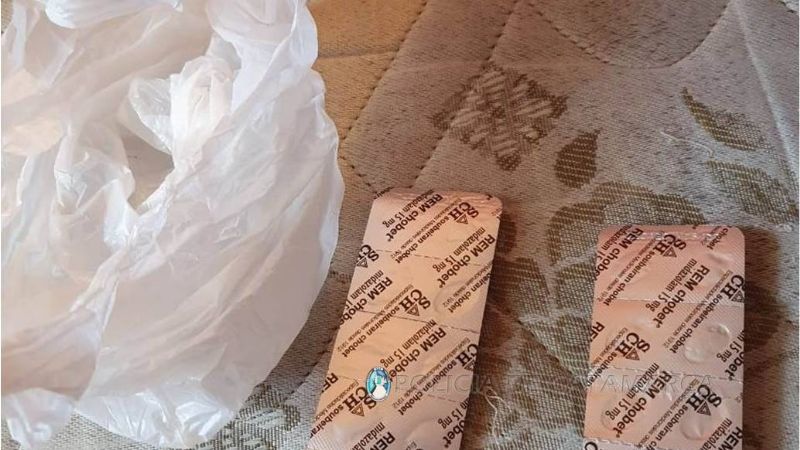 Secuestran dos dosis de droga, ansiolíticos y casi medio millón de pesos