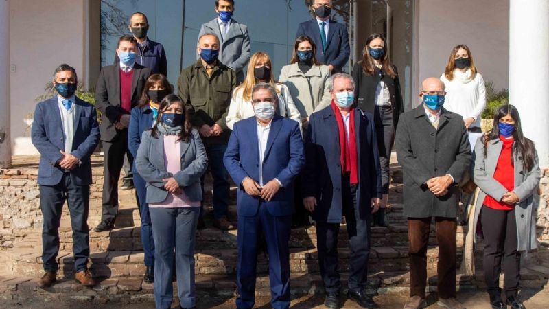 Jalil firmó el decreto para crear la comisión que seleccionará magistrados