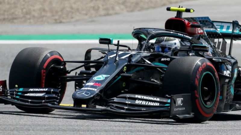 Bottas no respeta liderazgos, y se quedó con la "pole"