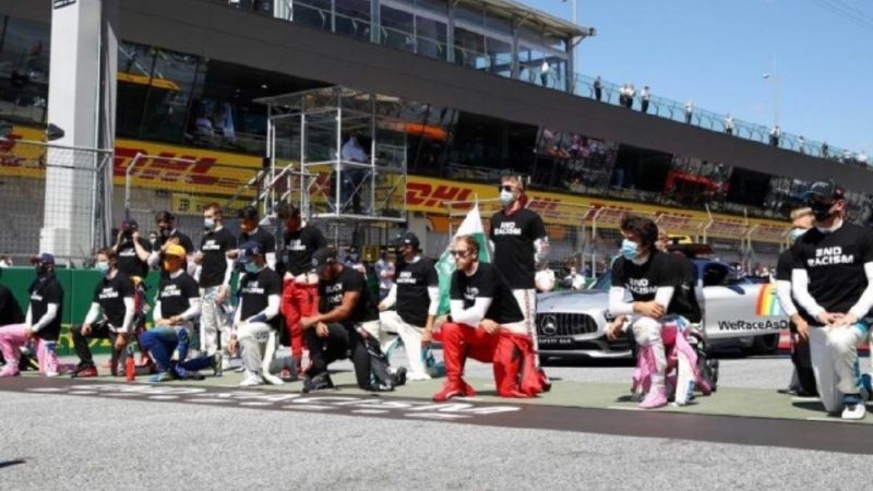 Con variantes, los pilotos protestaron contra el racismo