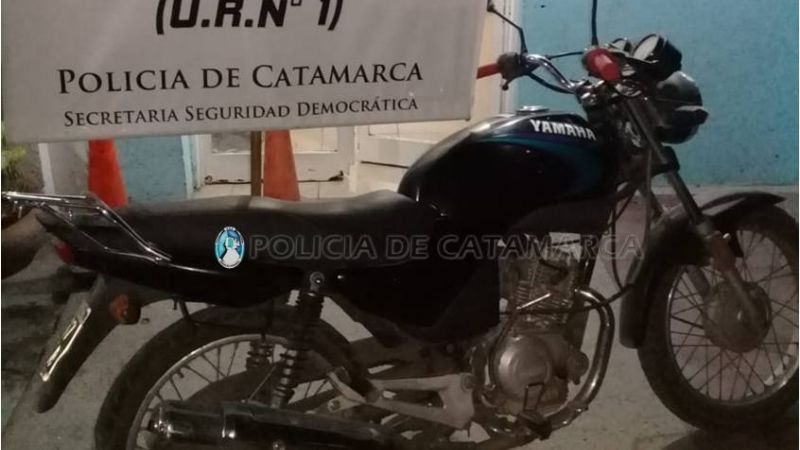 Robó una moto, la quiso esconder y policías lo sorprendieron
