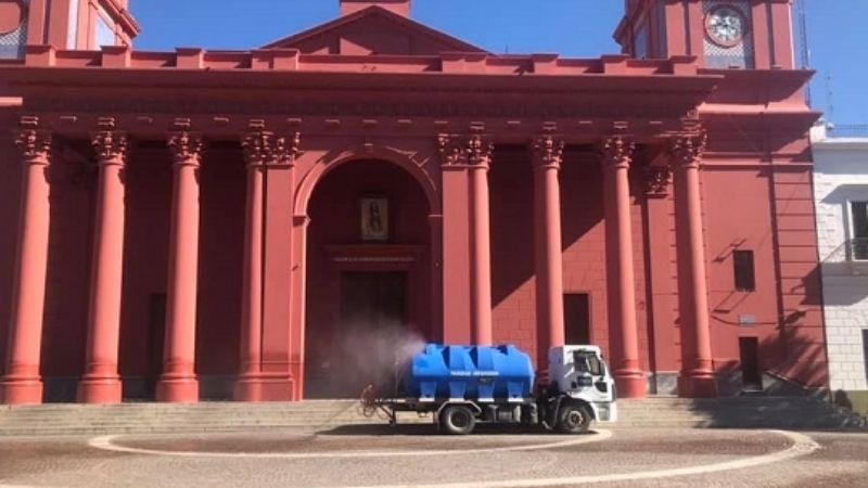 Trabajos de desinfección en el centro de la ciudad