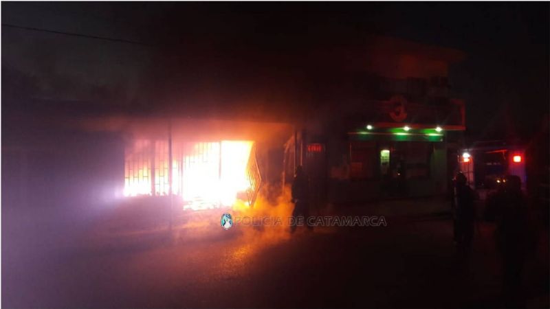 Murió un hombre tras un incendio en una tapicería