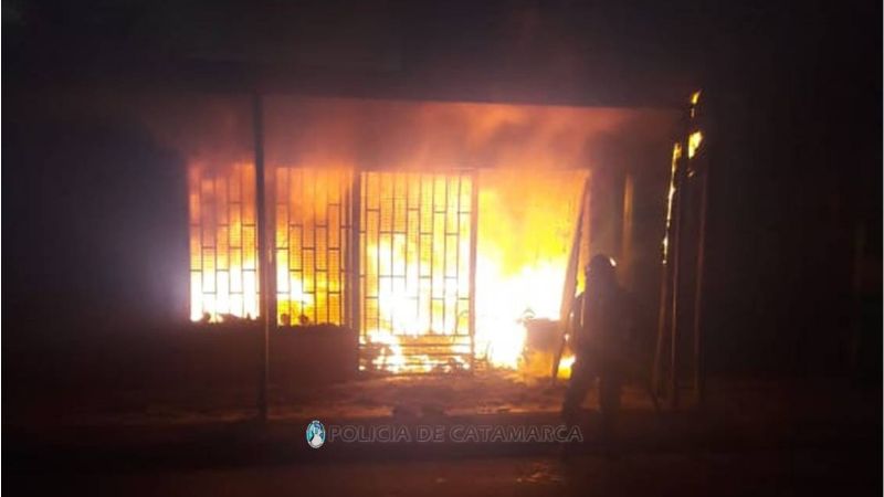 Murió un hombre tras un incendio en una tapicería