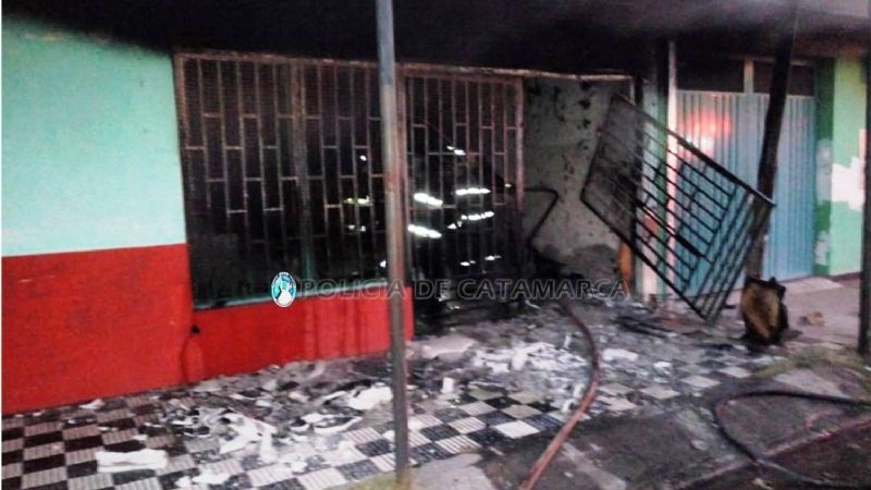 Murió un hombre tras un incendio en una tapicería
