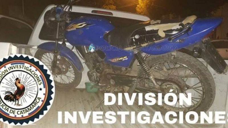 Dos detenidos y una moto secuestrada