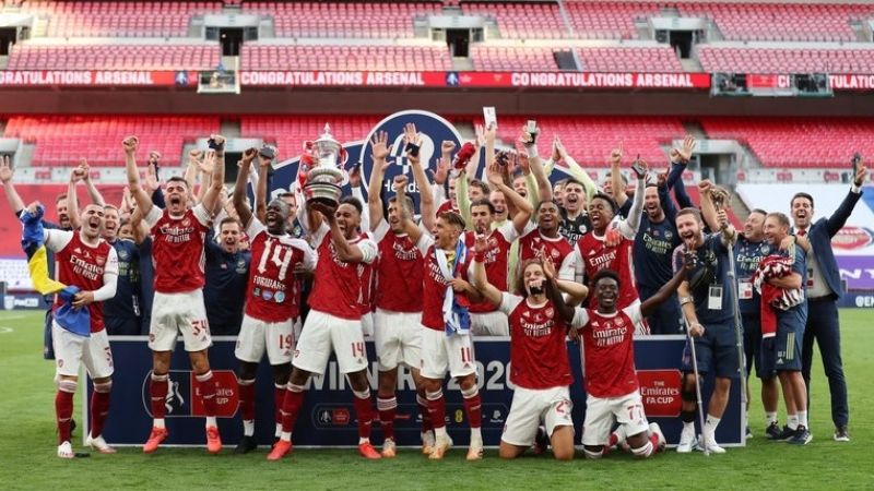 El Arsenal campeón con el argentino Martínez en el arco