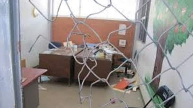 Se llevaron hasta las escobas de una escuelita rural