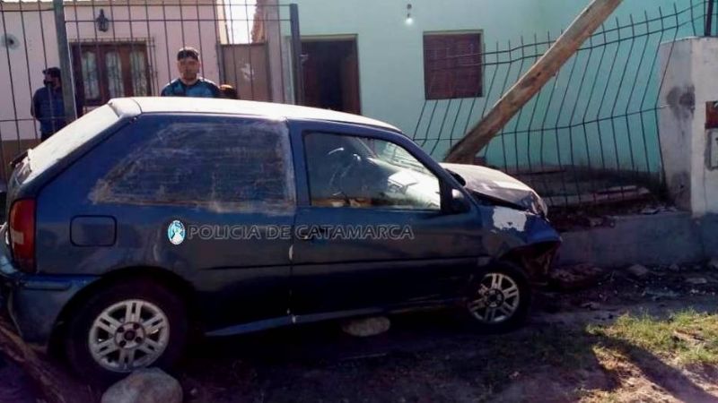 Chocó contra una casa, se fugó y después denunció que le robaron la camioneta