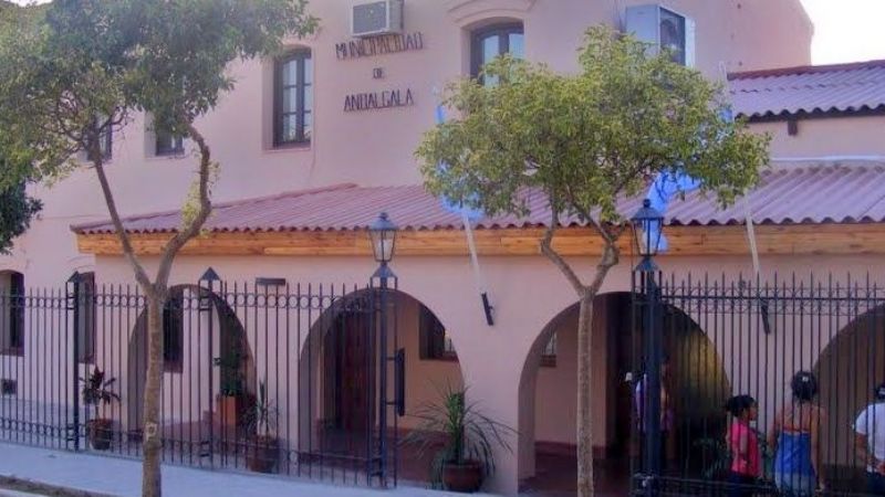 Córdoba amenazó con descuentos por la protesta de municipales