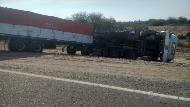Volcó un camión cerca de Chumbicha