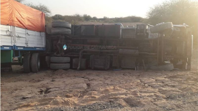 Volcó un camión cerca de Chumbicha