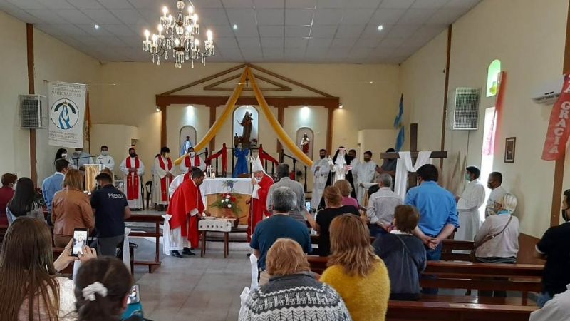 La comunidad de Santa Rosa dio la bienvenida al nuevo párroco