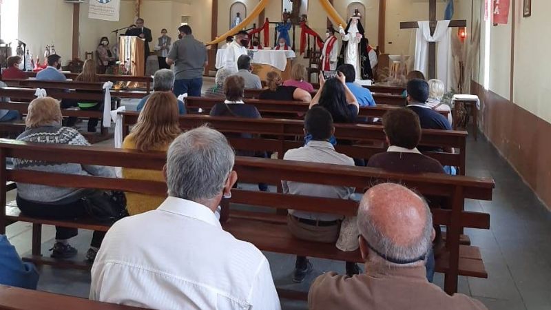 La comunidad de Santa Rosa dio la bienvenida al nuevo párroco