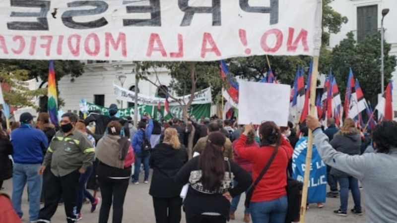 Protesta de FUSSI en la Legislatura y manifestaciones del SOEM