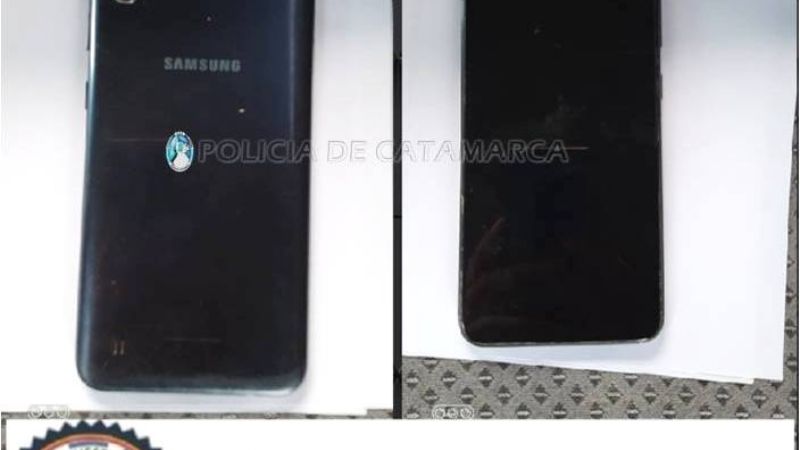 Se olvidó el celular en un remis y policías lo recuperaron