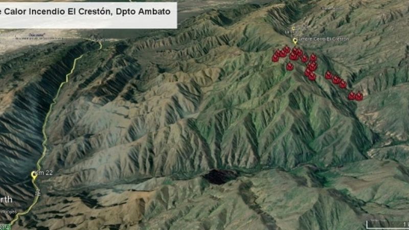 Combaten incendio forestal cerca de El Crestón