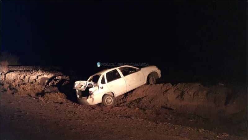 Cuatro jóvenes heridos tras protagonizar un vuelco en Tinogasta
