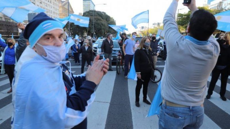 Marcha opositora contra la cuarentena en el centro y otros puntos del país