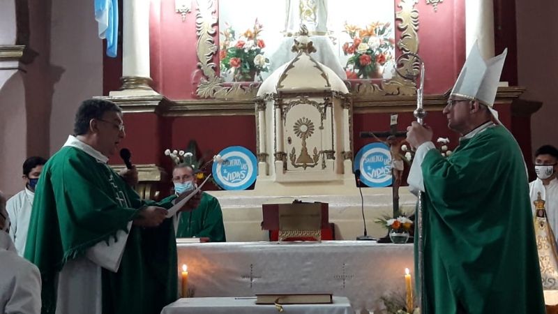 La comunidad de Villa Dolores dio la bienvenida al nuevo párroco