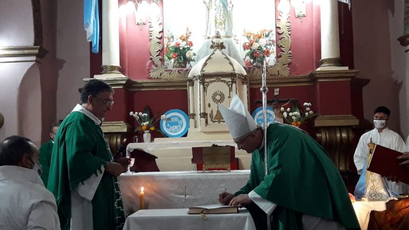 La comunidad de Villa Dolores dio la bienvenida al nuevo párroco