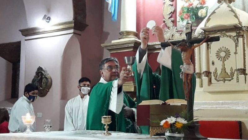 La comunidad de Villa Dolores dio la bienvenida al nuevo párroco