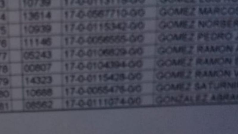 Se encadenan vecinos de "Tesho", que quieren ser socios