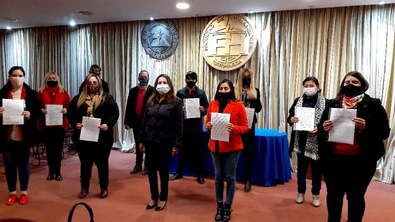 Designación de docentes concursados: entregan resoluciones