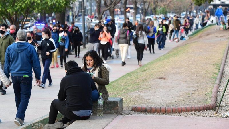 En las últimas horas, se registraron 76 nuevas muertes